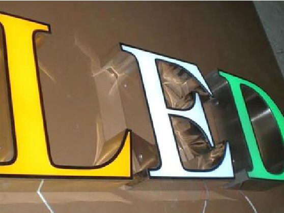 义乌介绍LED招牌的基础知识。